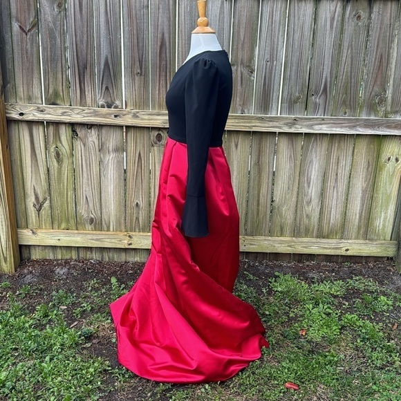 Theia V-Neck Long Sleeve Embellished Waist Box Pleat Crepe Mikado Gown, size 2 - Picture 7 of 12